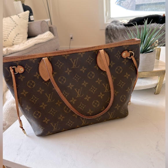 Louis Vuitton Handbags - Authentic Louis Vuitton neverfull